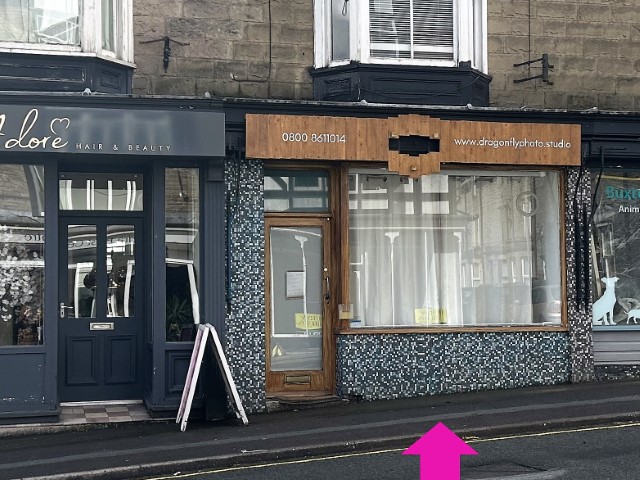 Small retail unit to let High Street Buxton